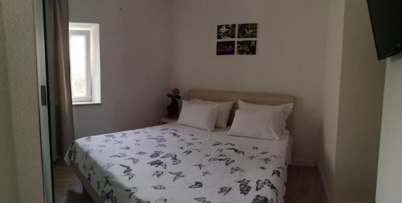 Apartments Vini And Ivana Sućuraj Екстериор снимка