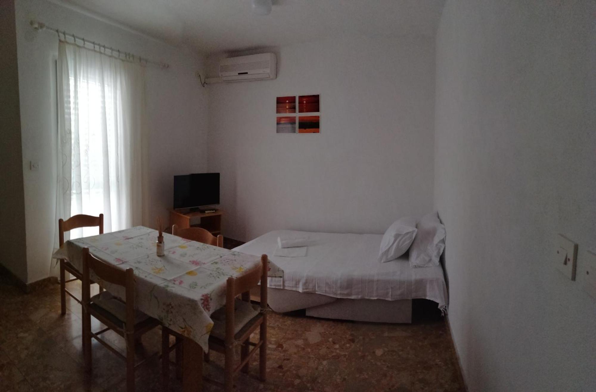Apartments Vini And Ivana Sućuraj Стая снимка