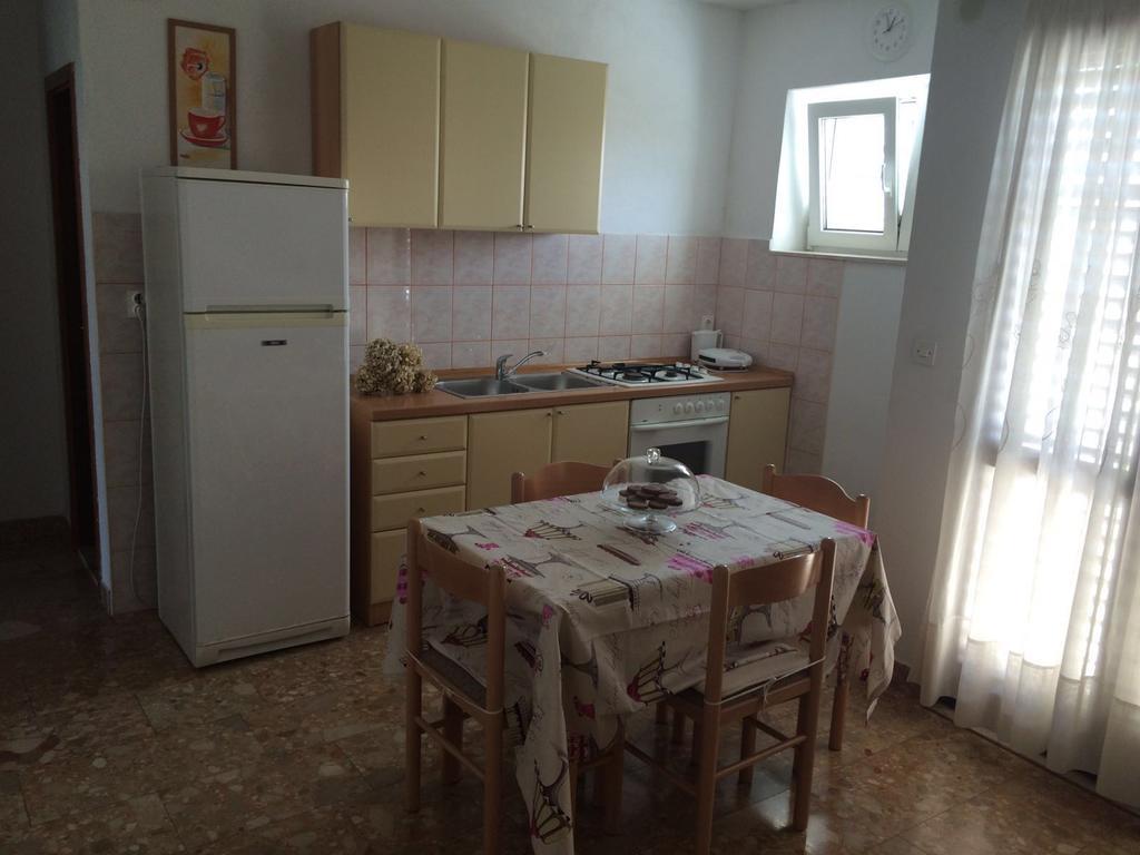 Apartments Vini And Ivana Sućuraj Екстериор снимка