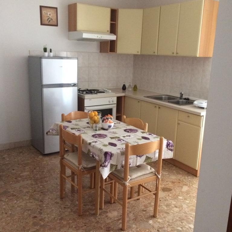 Apartments Vini And Ivana Sućuraj Екстериор снимка