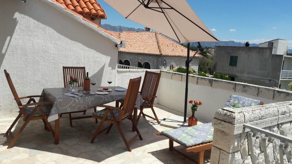 Apartments Vini And Ivana Sućuraj Екстериор снимка