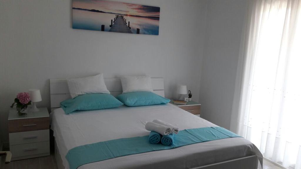 Apartments Vini And Ivana Sućuraj Екстериор снимка