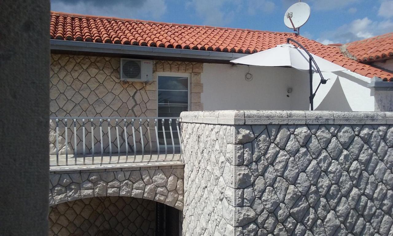 Apartments Vini And Ivana Sućuraj Стая снимка