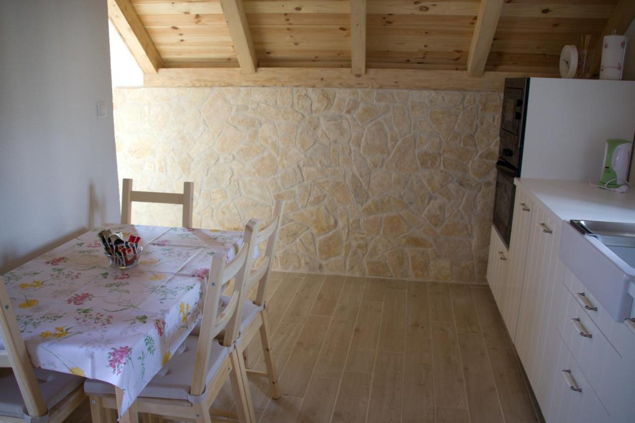Apartments Vini And Ivana Sućuraj Екстериор снимка